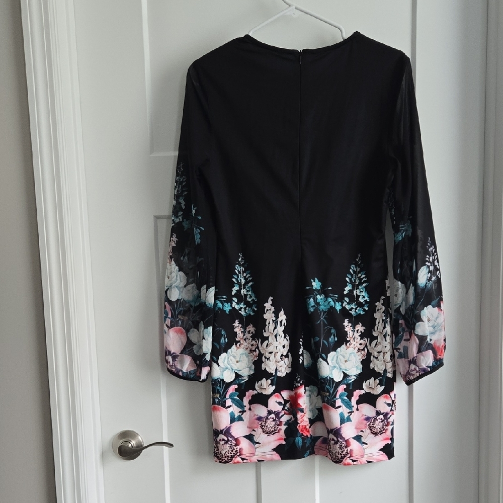 Chic Black Dress with Floral Accents - Picture 2 of 7